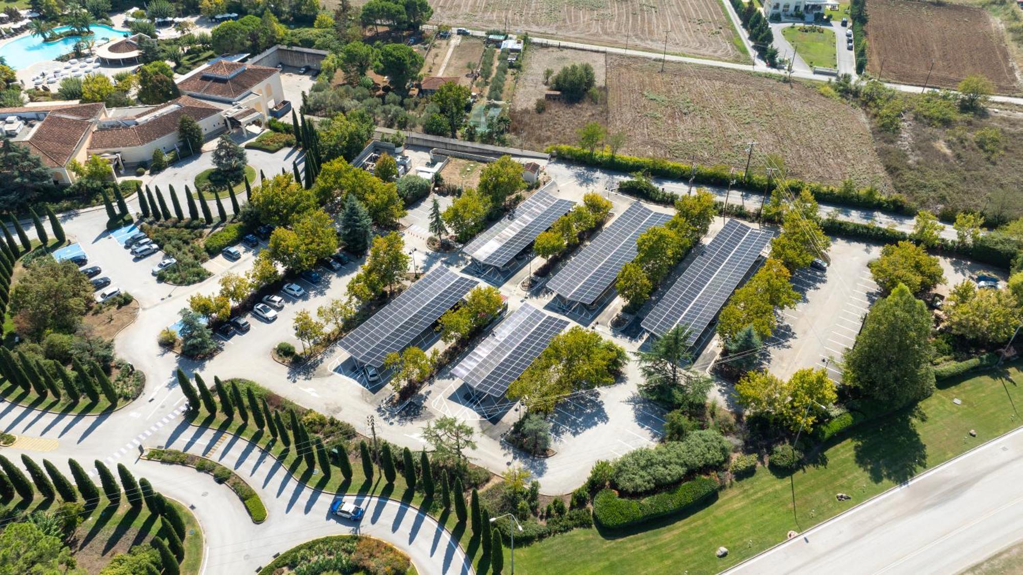 Hyatt Regency Thessaloniki Tessalónica Exterior foto Solar panels at the headquarters of the University of California, Santa Barbara